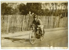 Moto. Course de côte de Gometz-le-Châtel. Lorey sur Monet-Goyon 100 cm3. 1932.