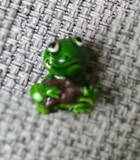 FIGURINE KINDER SURPRISE ??? NESTLE ??? MONOBLOC GRENOUILLE VINTAGE