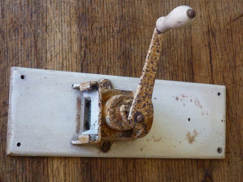 Ancien support pour moulin - pour,