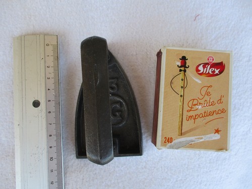 Ancien tres petit fer - ancien, en