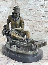Un Native Américain Homme Sur Un Canoë Domestique Bureau Bronze Statue Figurine
