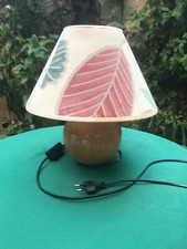 LAMPE  A POSER / PIED BOULE CERAMIQUE ET BOIS/ ABAT JOUR BEIGE FLEURI / VINTAGE