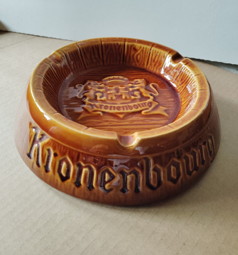 Ancien cendrier - -,