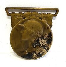 Médaille, broche, pucelle