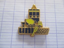 pin's  UNI PASSION  camion