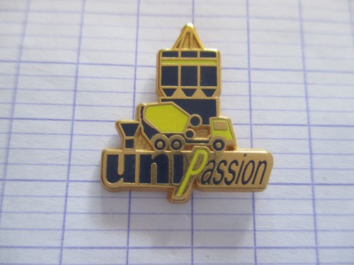 Pin uni passion - pin's,