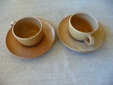 lot de 2 tasses a café gres village avec soucoupes