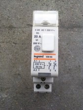 1 x Contacteur  LEGRAND 2 poles 20 amp bobine 230v normalement fermé 03860