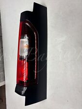 Feu arrière cote Droit RENAULT Trafic 3 III (pour porte battante) 265A13137R