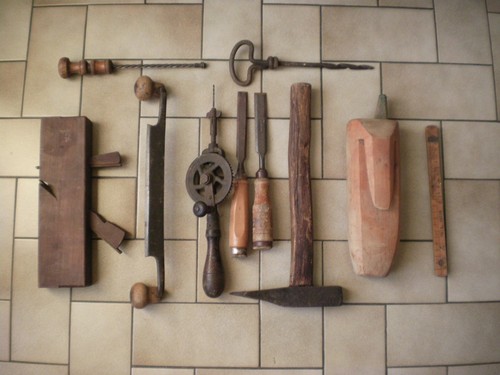 Outils anciens pour travail - anciens,
