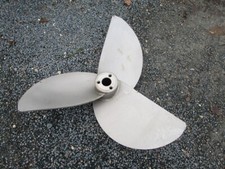 GRANDE HELICE 3 PALES D' EPOQUE CONTEMPORAINE EN INOX