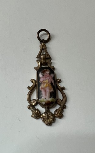 Ancien petit pendentif - , en