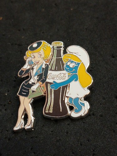 Pin schtroumpfs natacha - pin’s,