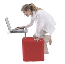 Pouf à tablette réglable Hilow cube one rouge reconditionné proche du neuf