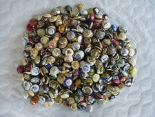 Lot de plus de 1000 capsules de champagne.