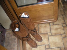 une paire de bottes femme en