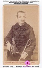 MILITAIRE EN PELISSE À
