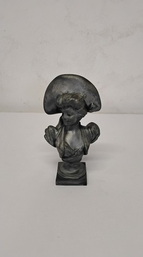 Buste jeune femme au - de,