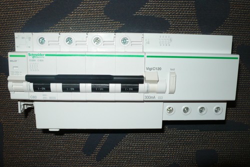 Disjoncteur a9n18479 - disjoncteur,