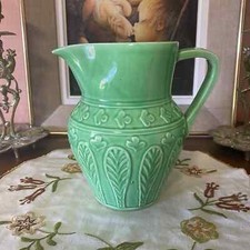 Ancien pichet cruche en barbotine signé Sarreguemines