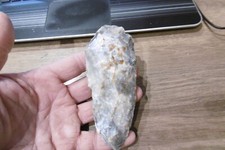 Ancien Hache en silex taillé