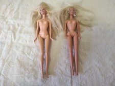 2 Anciennes poupées Barbie