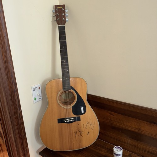 Yamaha 335 signed by - ii,