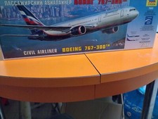 Maquette 1/144 Zveda Boing