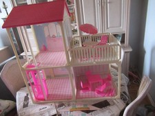 maison Barbie 1987  avec ascenseur vintage et notice