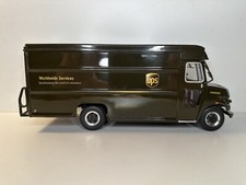 CAMION P 1000 UPS MARRON 1/30