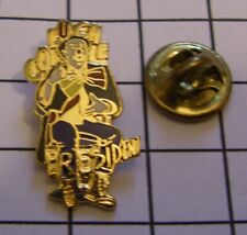 pin's COLUCHE PRESIDENT version dorée
