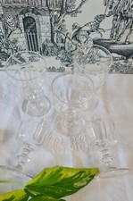 5 anciens verres moulés sur