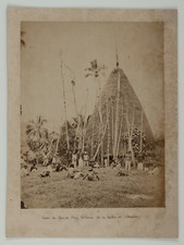 Allan Hughan, case de chef kanak avec flèche faîtière de la tribu de Canala, Nou