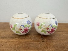 DEUX BOULES EN PORCELAINE DÉCOR FLORAL, FLEURS