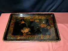 Ancien plateau en bois laqué à décor de fleurs et d'un oiseau - XXe