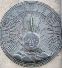 Ancien cadran solaire metal