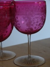 4 ANCIENS VERRES A VIN CRISTAL