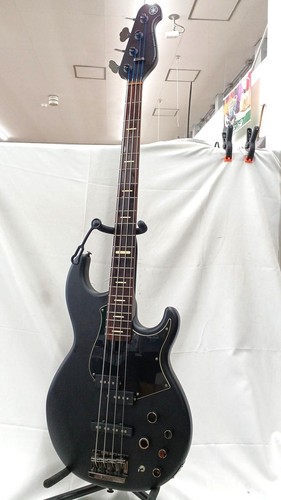Guitare basse électrique