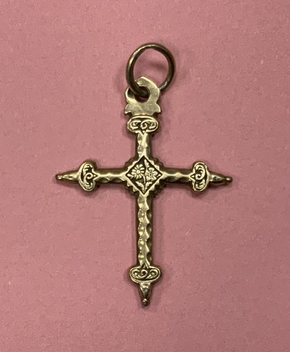 Très joli pendentif - croix, de
