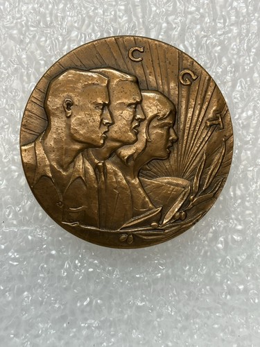 Médaille cgt à nos - ...,
