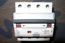 DISJONCTEUR DIFFERENTIEL 4POLES 32A 30mA TYPE AC; TETRA 32AMPERES LEGRAND 411189