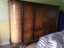 chambre à coucher complète, armoire , coiffeuse, 2 chevets, lit ,matelas sommier