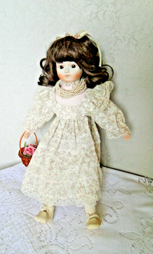 Poupée porcelaine collection