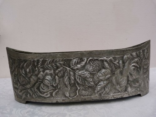 Vasque étain repoussé art - en,