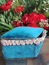 Ancienne boite tissus broderie