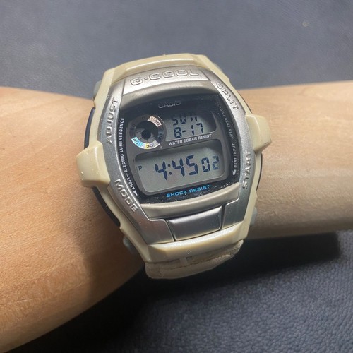 Rare montre numérique homme