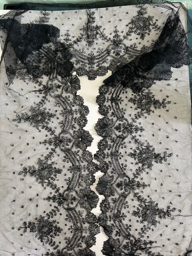 Ancienne dentelle noire