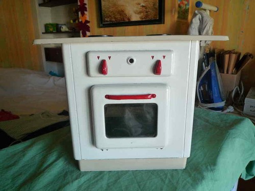 Ancienne cuisinière enfant - , en