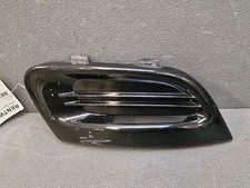 Cache avant droit pare choc -