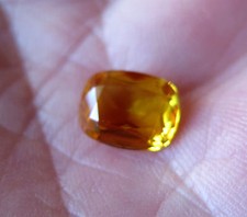 SAPHIR VERNEUIL JAUNE D'OR 8x10 mm COUSSIN qualité joaillerie..3,30cts 